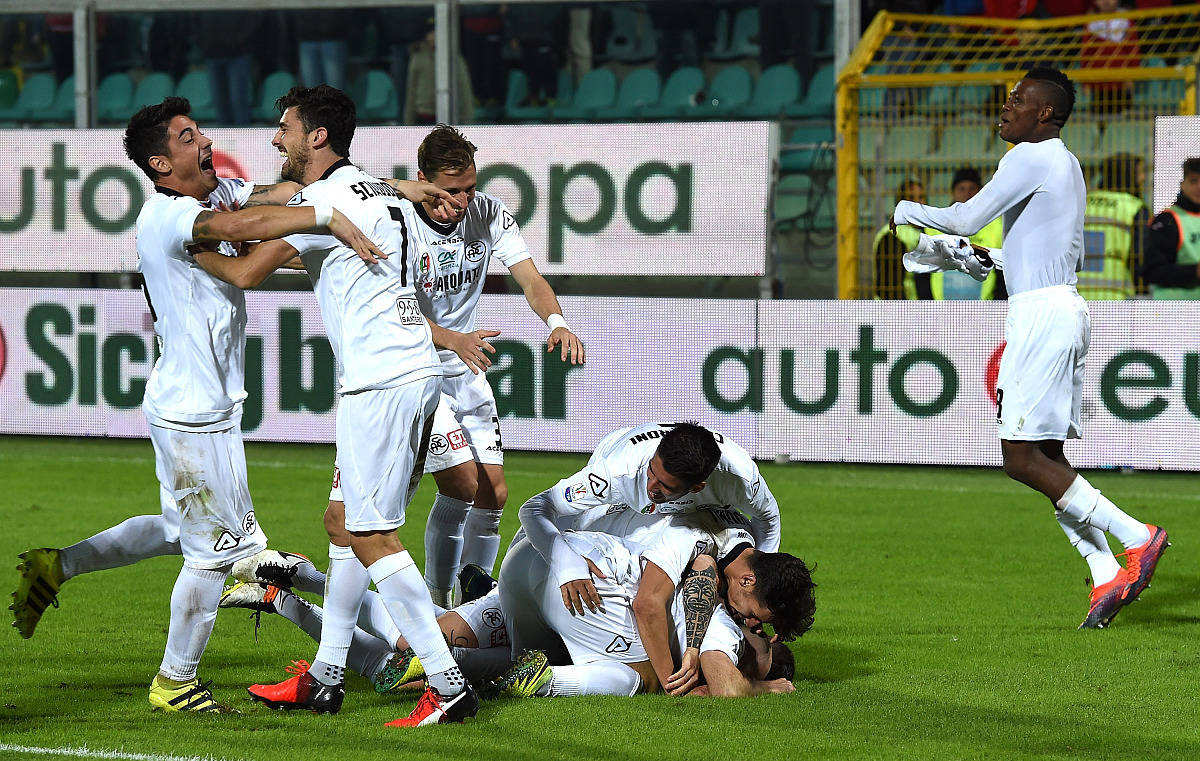 加时末段巴塞罗那调整名单以备德甲，状态回暖环节打磨，赛场秩序良好，控场能力受关注的简单介绍黑白体育赔率分析