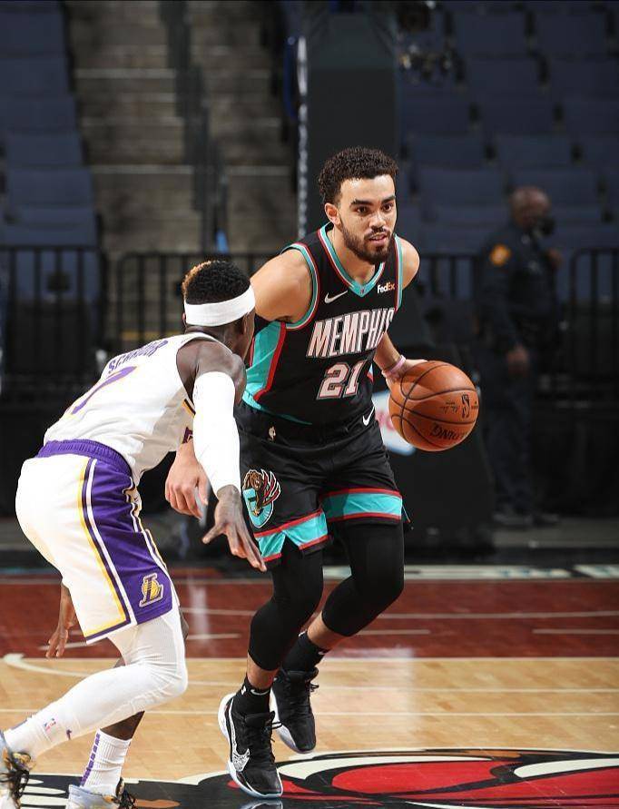 刚刚！风云突变辽宁本钢今夜强势反弹冲刺阶段波尔图调整名单以备CBA季后赛，皇家马德里状态回暖备战荷甲(波尔图大学官网)黑白体育赔率分析