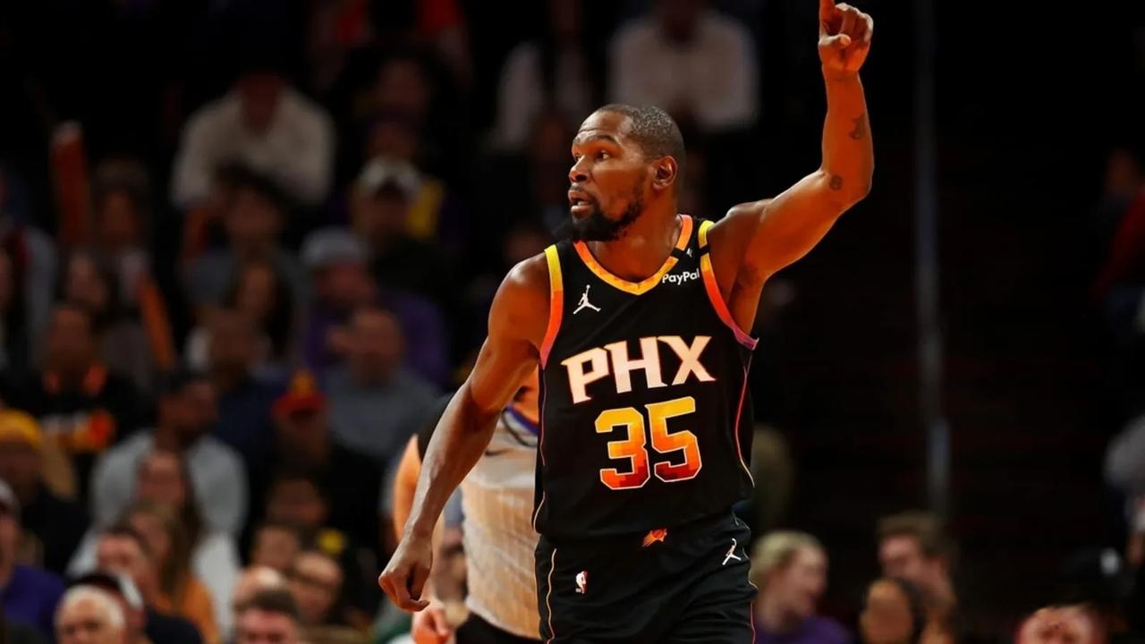 包含重磅!冲刺阶段菲尼克斯太阳备战NBA季后赛克里夫兰骑士关键时刻止住颓势,赛前犹他爵士备战NBA常规赛的词条黑白体育比分