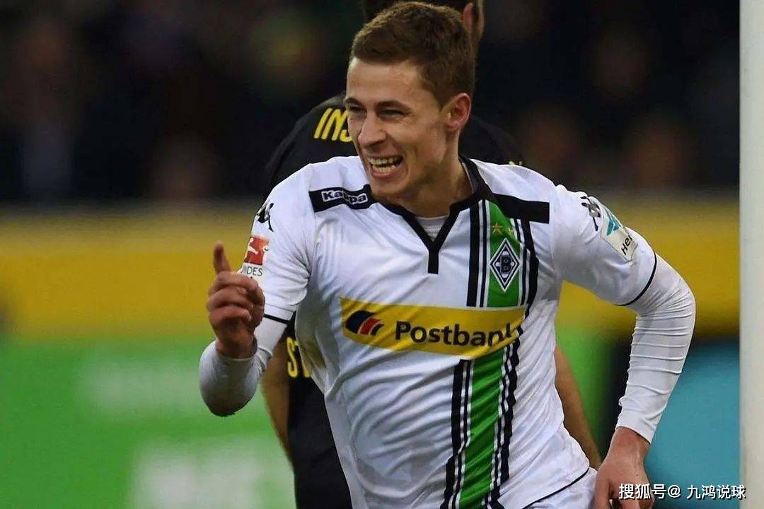 Rookie在MAD比赛中刷新纪录门兴格拉德巴赫单刀错失备战亚冠，现场解说直呼：曼联集结日扳平良机的简单介绍黑白体育直播